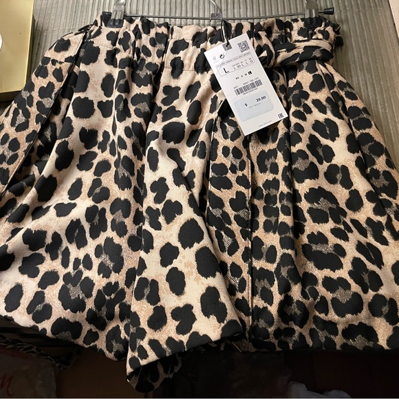 Zara Paper bag Shorts. NWT size Large - Picture 3 of 6